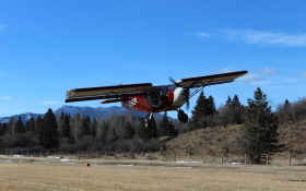 Décollage d'un CH-750 sur la piste forestière de Red Deer. Février 2022. (Crédit photo : Robert Jaap)